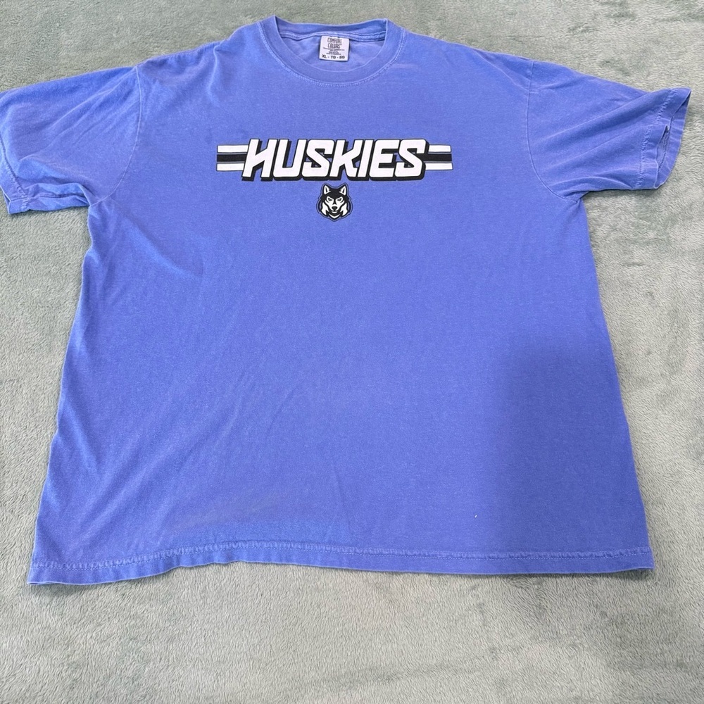 Comfort Colors Huskies Graphic T-Shirt Men’s XL Purple Garment Dye Cotton
